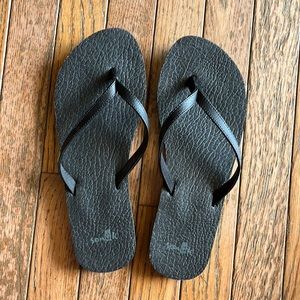 Sanuk flip-flops size 9